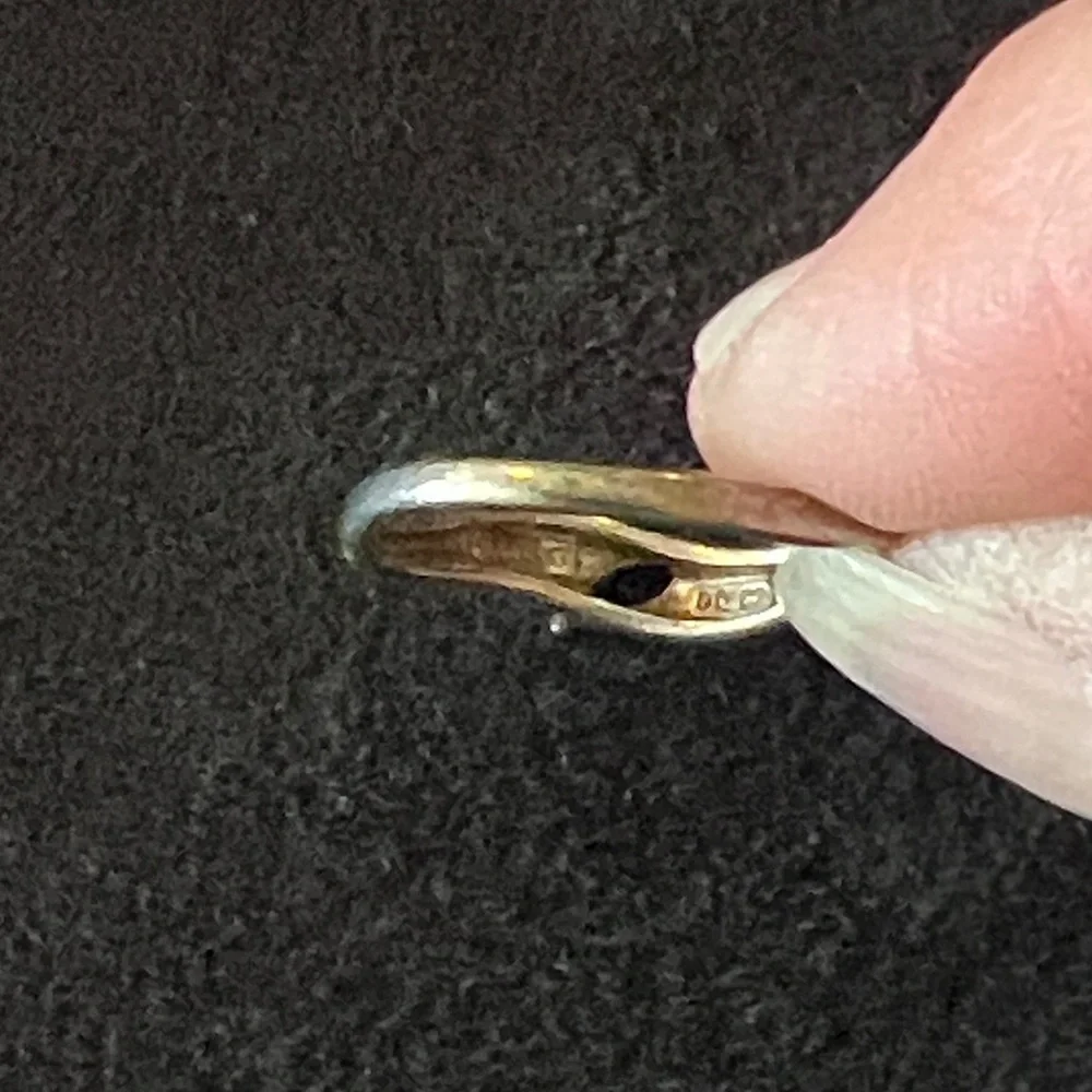 925 Sterling Silver stamped inside